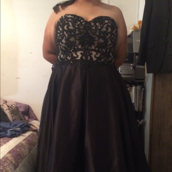 Beautiful black Jovani gown size 20 - Picture 7 of 8